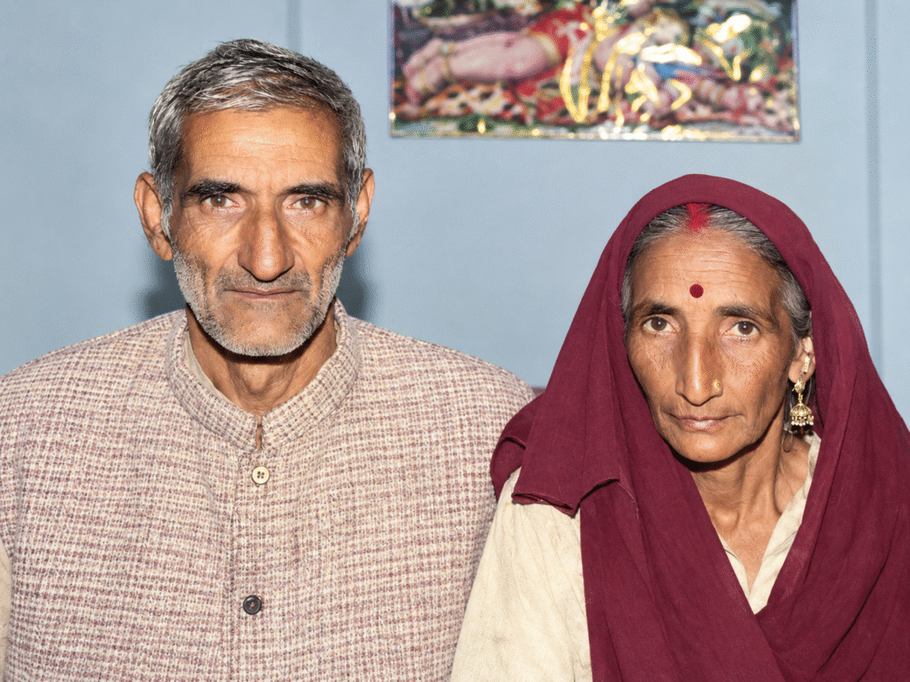 स्व. दौलत राम ठाकुर और स्व. पार्वती देवी एक साथ  